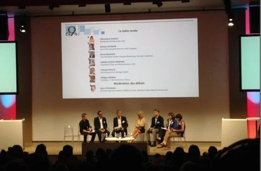 la table ronde du G9+ le18 septembre 2014 dans la superbe salle de Microsoft à Issy les Moulineaux. Je n'ai rendu compte que de deux des expériences présentées, celles de la SNCF et de 3DS, qui m'ont titillé les neurones