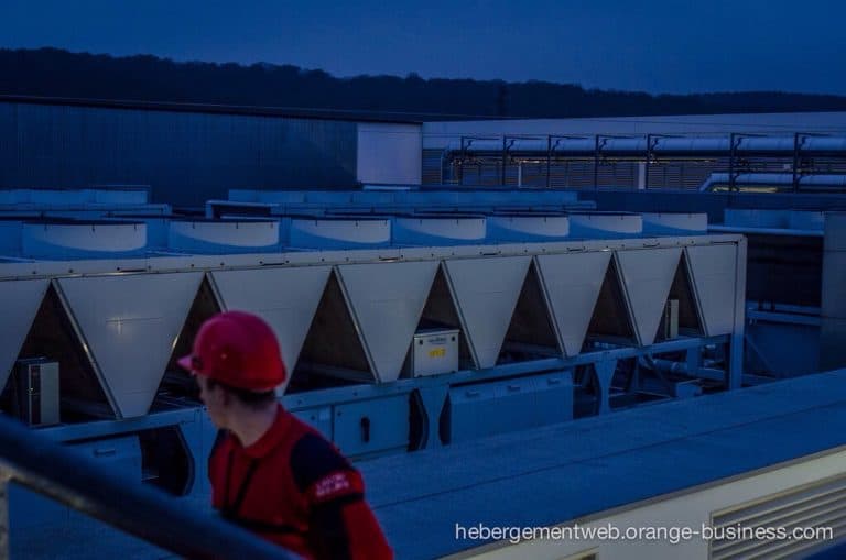 Transformation digitale des télécoms : Le data center ultra moderne d'Orange en Normandie (photo visionarymarketing.com) : les Telecoms investissent dans les réseaux, la transformation digitale et les over the top récoltent ... Mais est-ce si simple ?