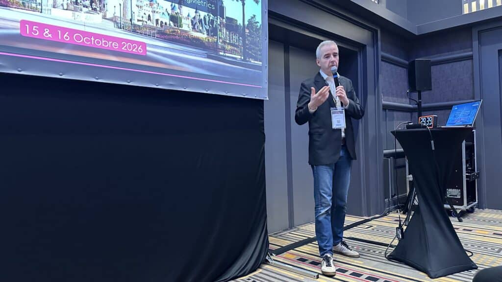Olivier Duffez sur scène pendant le SEO & GEO Summit 2026